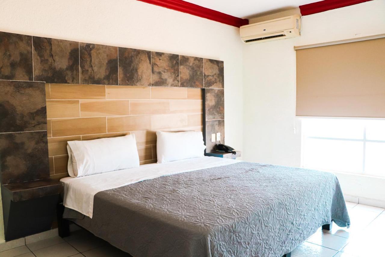 Hotel Gina Tecomán المظهر الخارجي الصورة