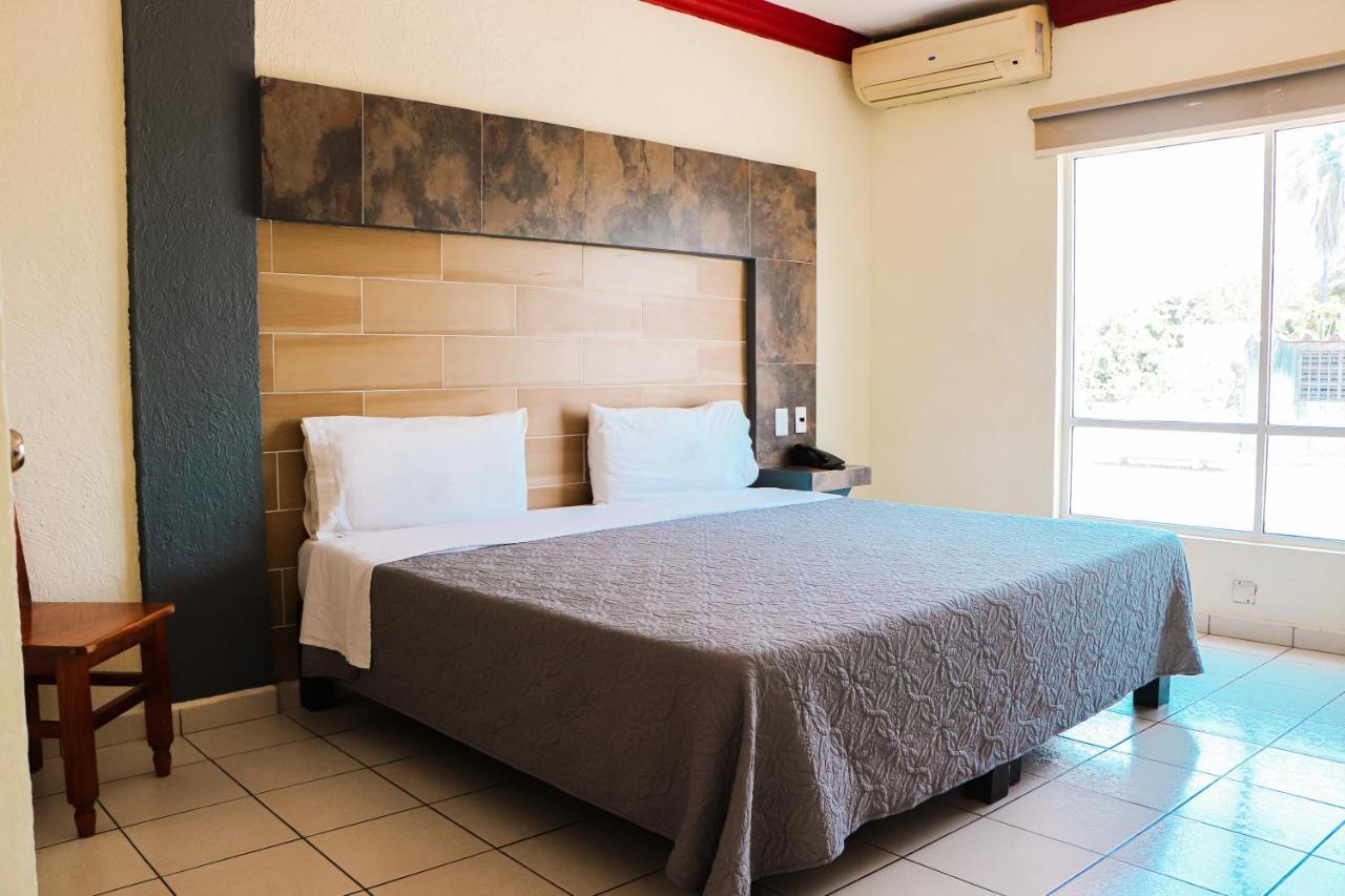 Hotel Gina Tecomán المظهر الخارجي الصورة