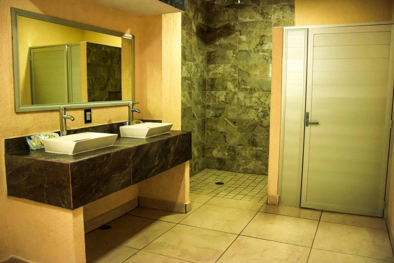 Hotel Gina Tecomán المظهر الخارجي الصورة